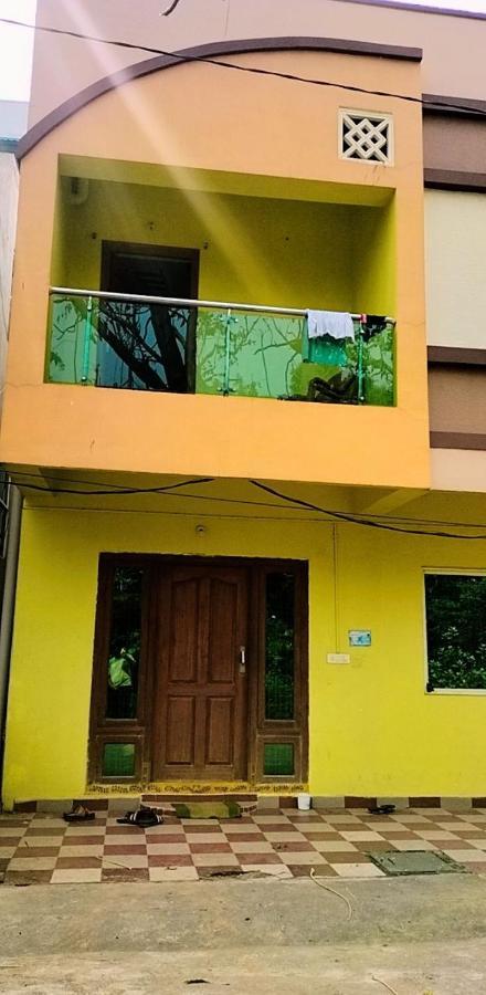 Gratifiedhomestay Visakhapatnam Esterno foto